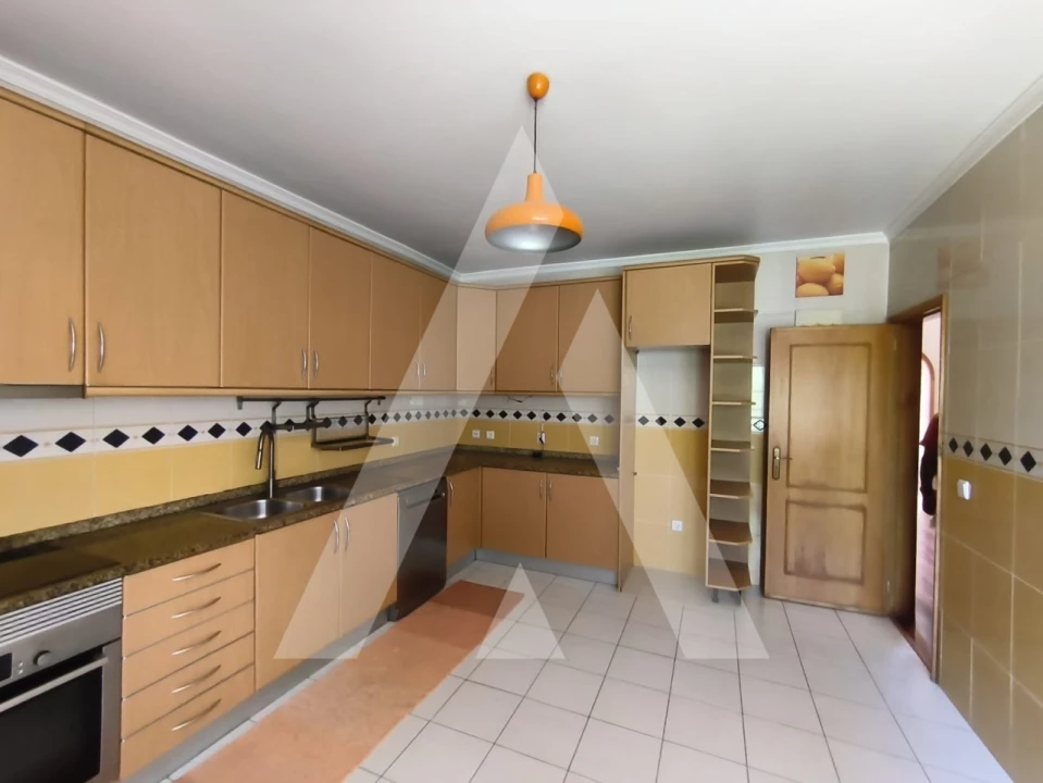 Moradia T4 para Venda em Albergaria-A-Velha e Valmaior Foto 3