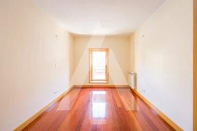 Apartamento T3 para Venda em Glória e Vera Cruz