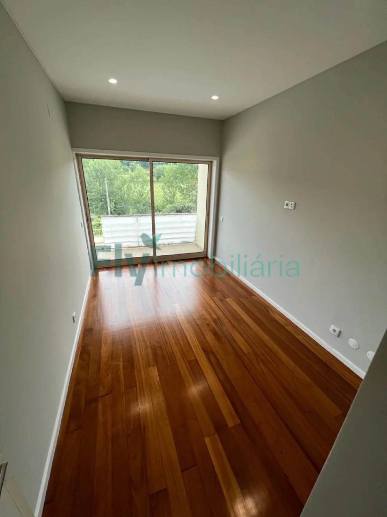 Moradia T4 para Venda em Fermentões Foto 7