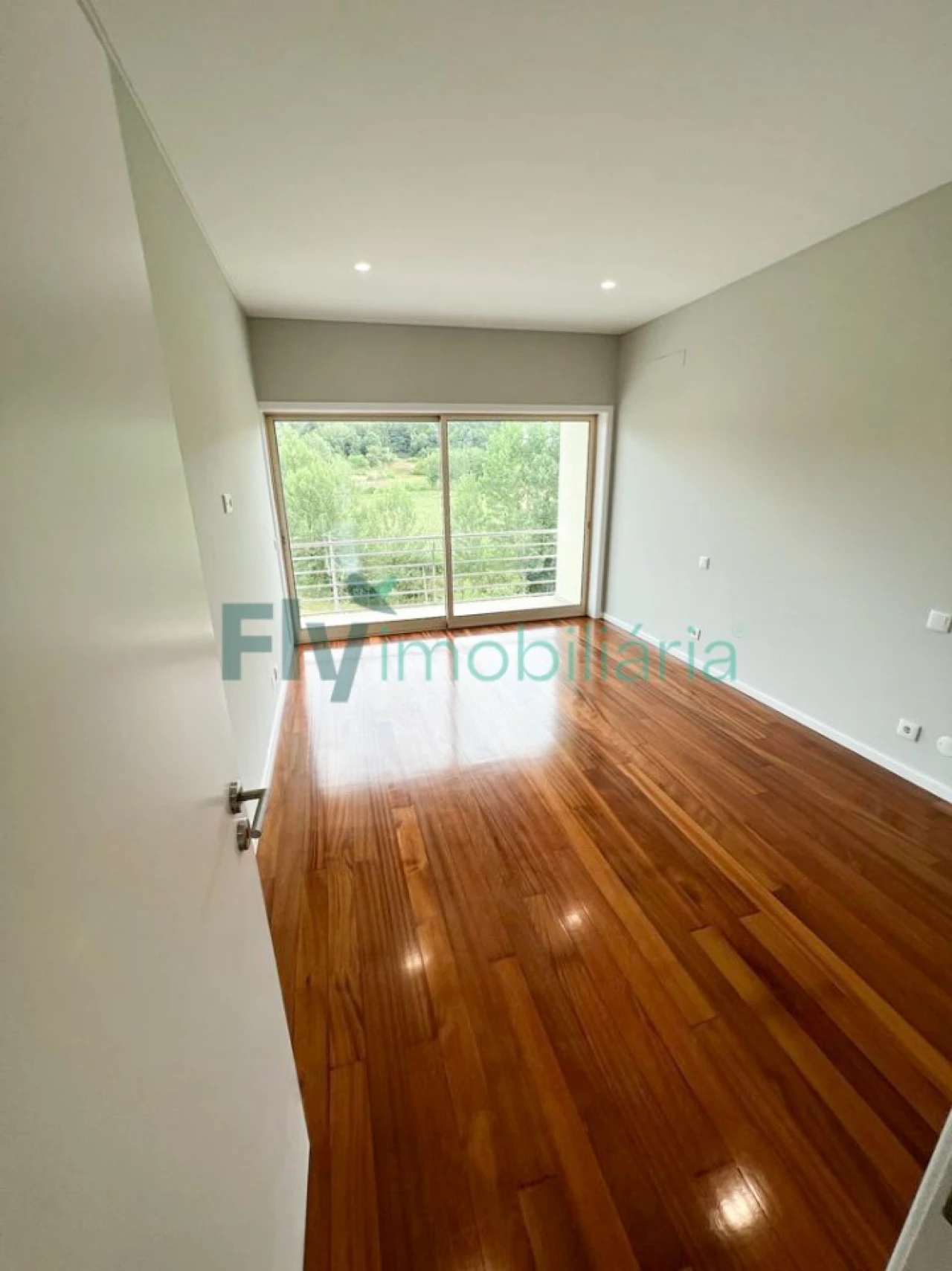 Moradia T4 para Venda em Fermentões Foto 10