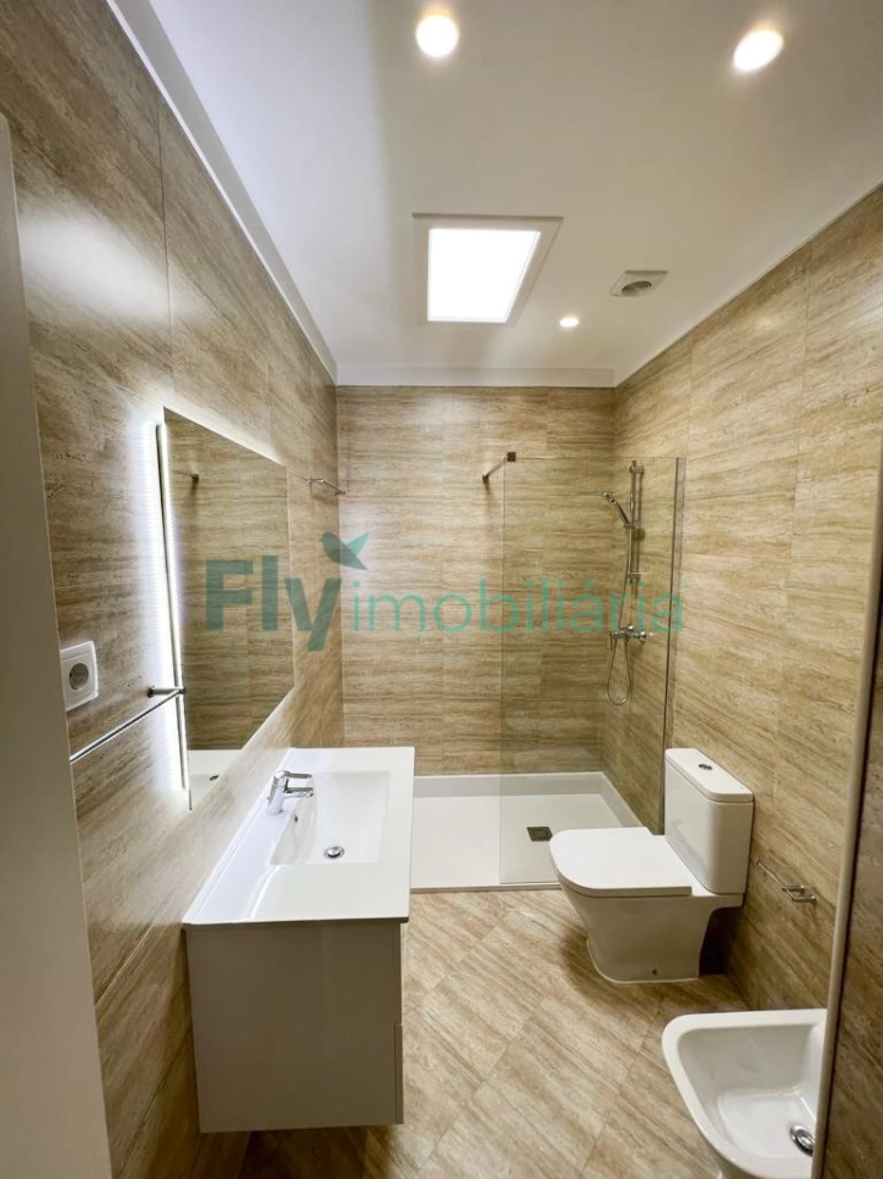 Moradia T4 para Venda em Fermentões Foto 14