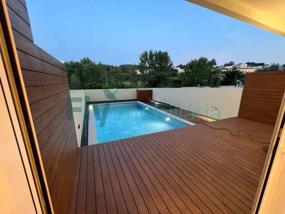 Moradia T4 para Venda em Fermentões Foto 27