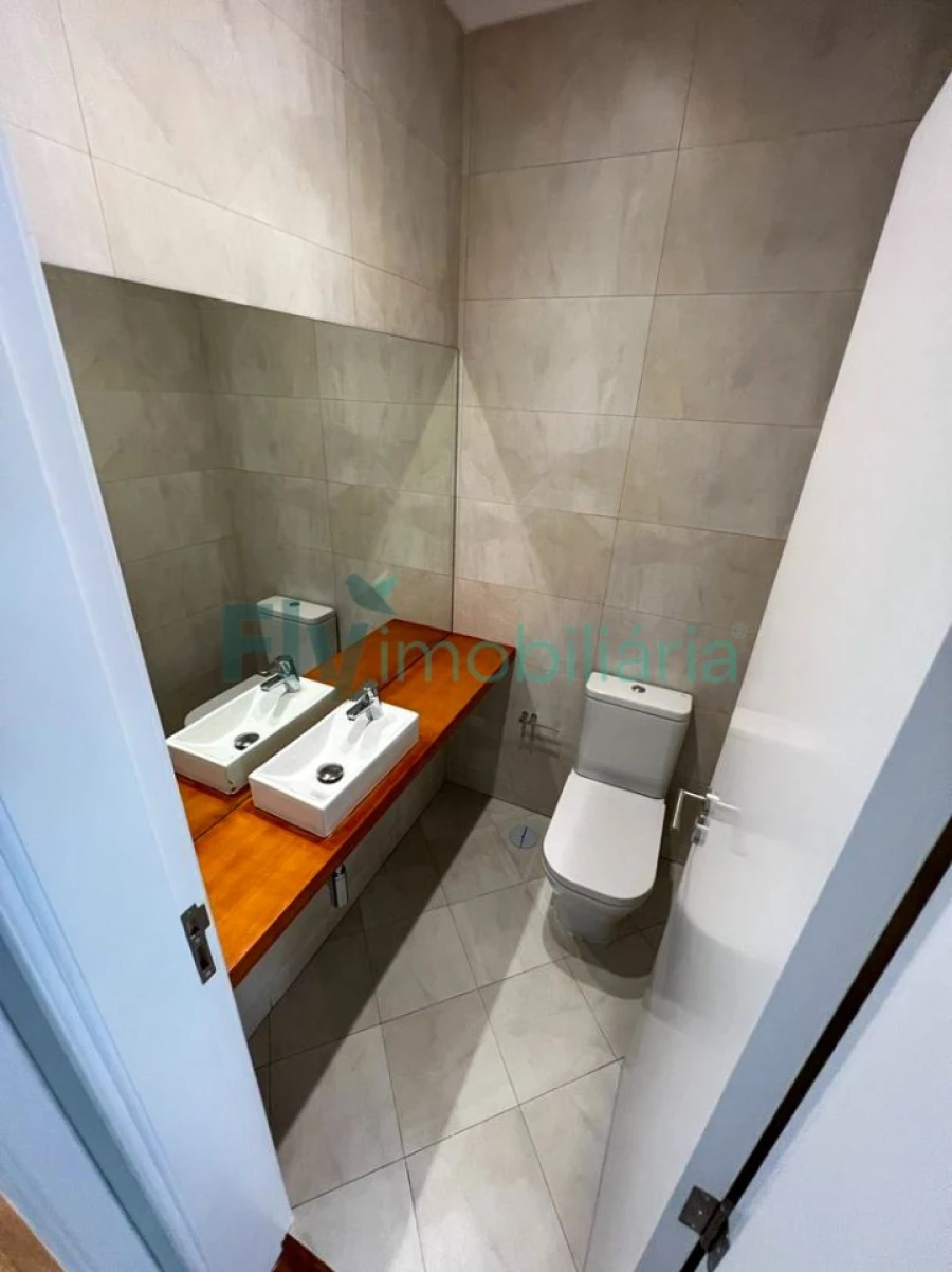 Moradia T4 para Venda em Fermentões Foto 13