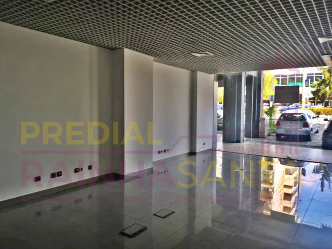 Loja para Arrendamento em Santo Antonio dos Olivais Foto 3