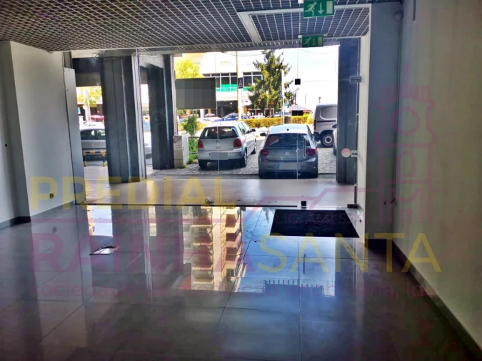 Loja para Arrendamento em Santo Antonio dos Olivais Foto 2