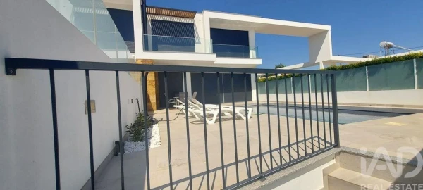 Moradia T4 para Venda em Albufeira e Olhos de Água