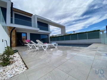 Moradia T4 para Venda em Albufeira e Olhos de Água