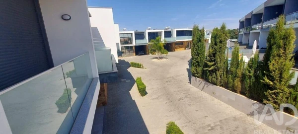 Moradia T4 para Venda em Albufeira e Olhos de Água