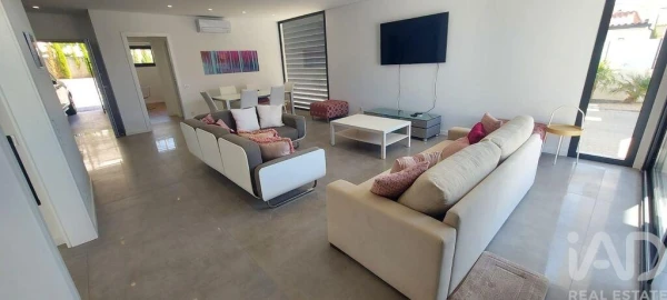 Moradia T4 para Venda em Albufeira e Olhos de Água