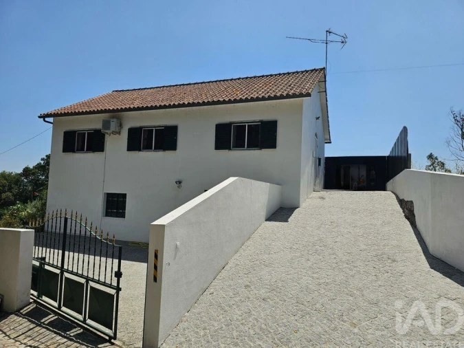 Moradia T3 para Venda em Almoster Foto 2