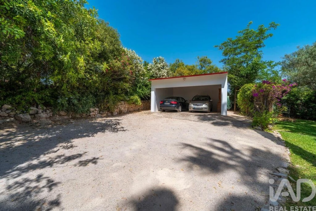 Moradia T4 para Venda em Santa Barbara de Nexe Foto 15