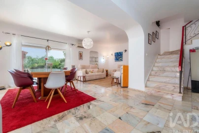 Moradia T4 para Venda em Santa Barbara de Nexe