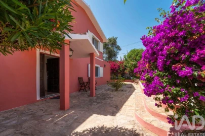 Moradia T4 para Venda em Santa Barbara de Nexe