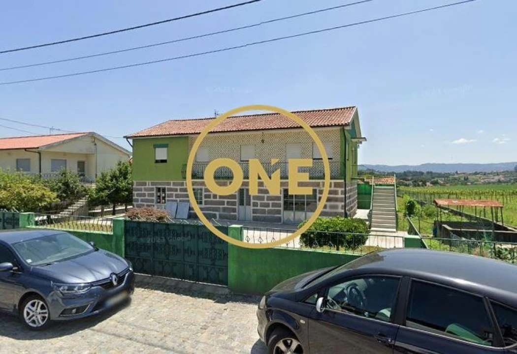 Loja para Arrendamento em Vermoim Foto 1