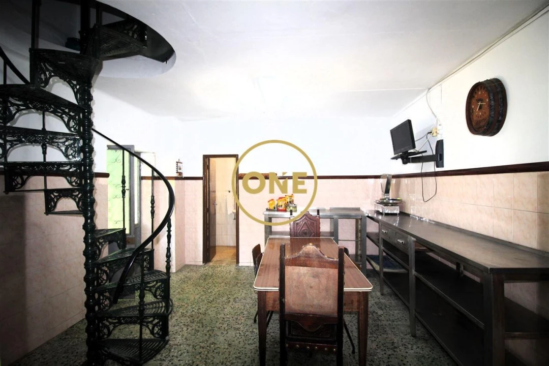 Loja para Arrendamento em Vermoim Foto 6