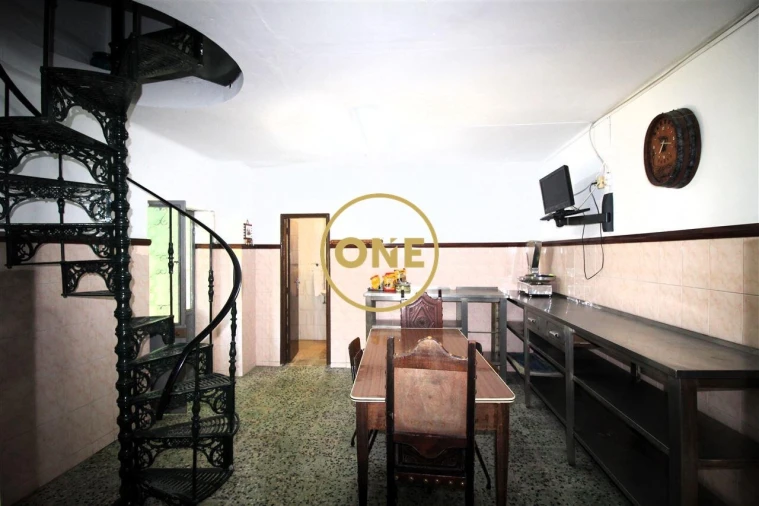 Loja para Arrendamento em Vermoim Foto 6