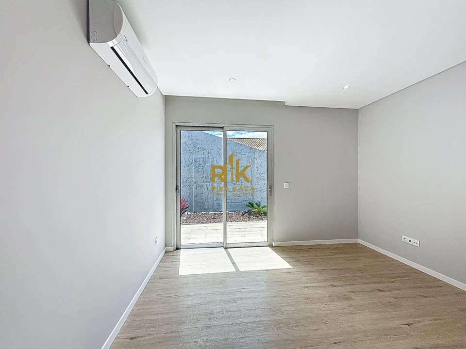 Moradia T4 para Venda em Paul do Mar Foto 17