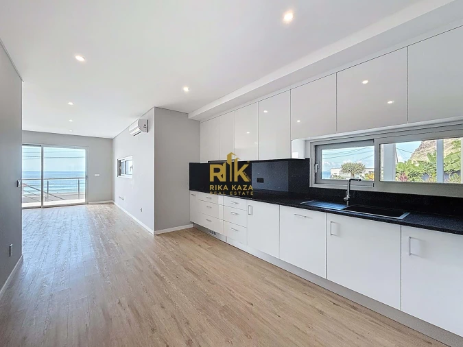 Moradia T4 para Venda em Paul do Mar Foto 4