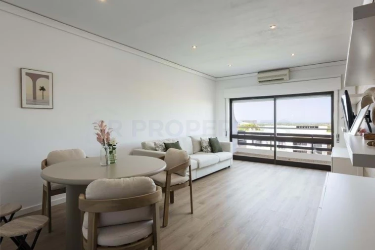 Apartamento T2 para Venda em Quarteira Foto 3