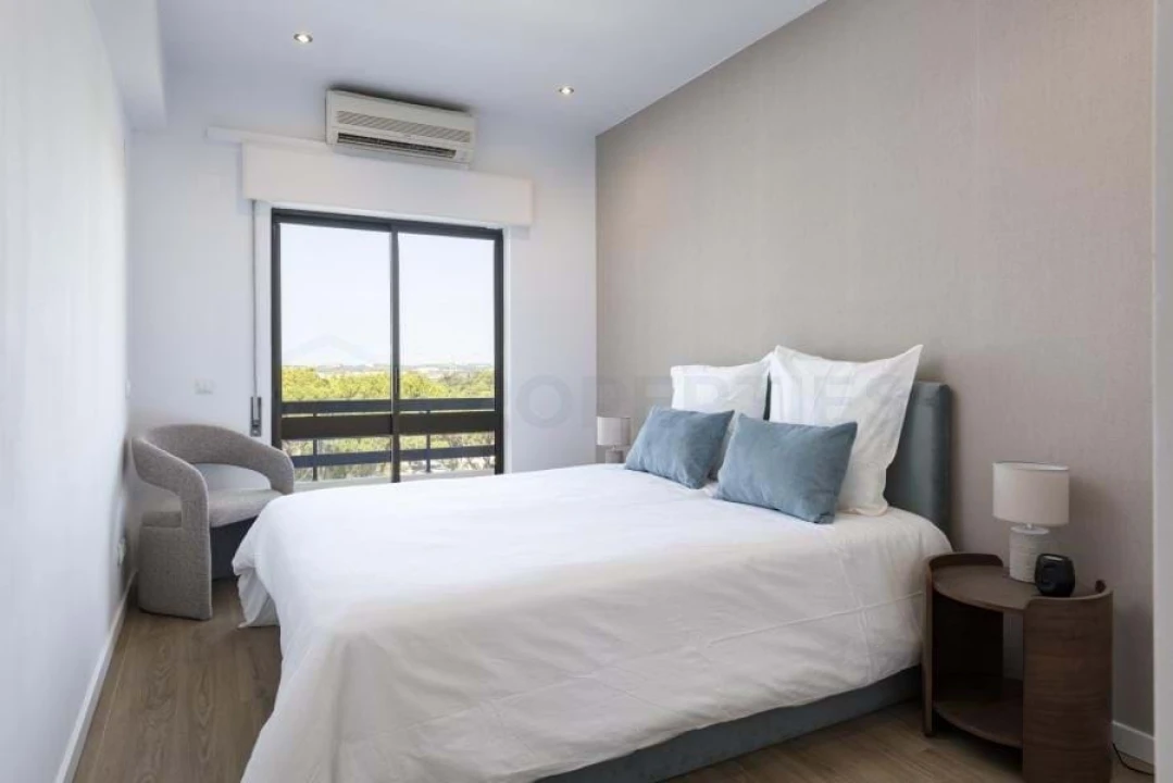 Apartamento T2 para Venda em Quarteira Foto 4