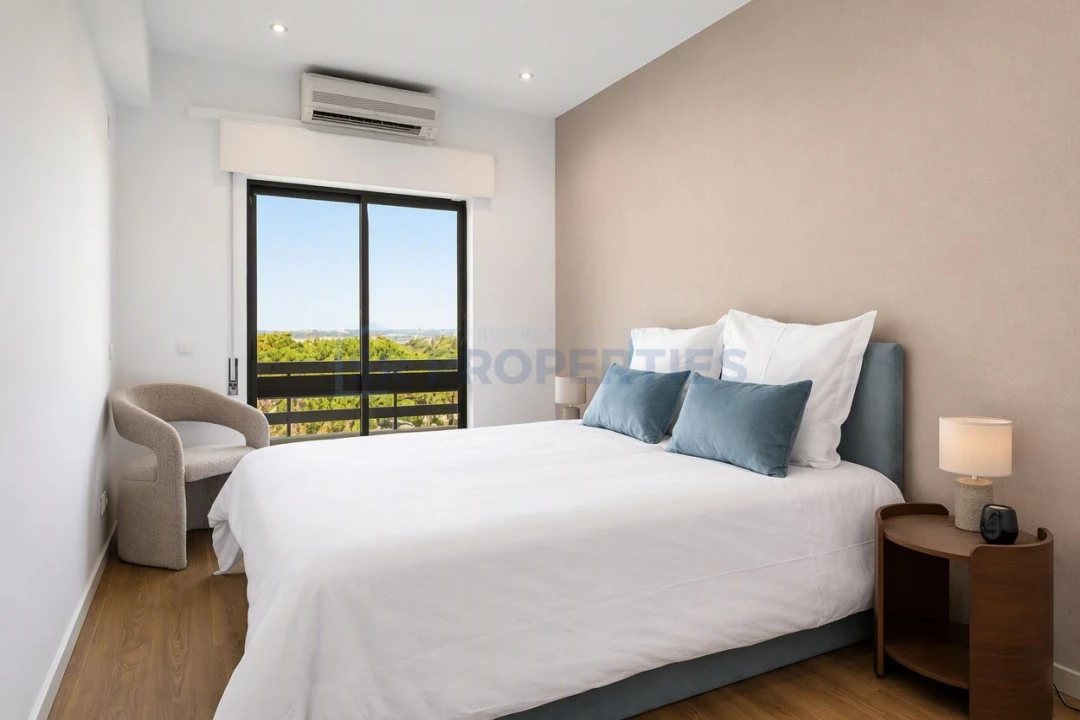 Apartamento T2 para Venda em Quarteira Foto 6