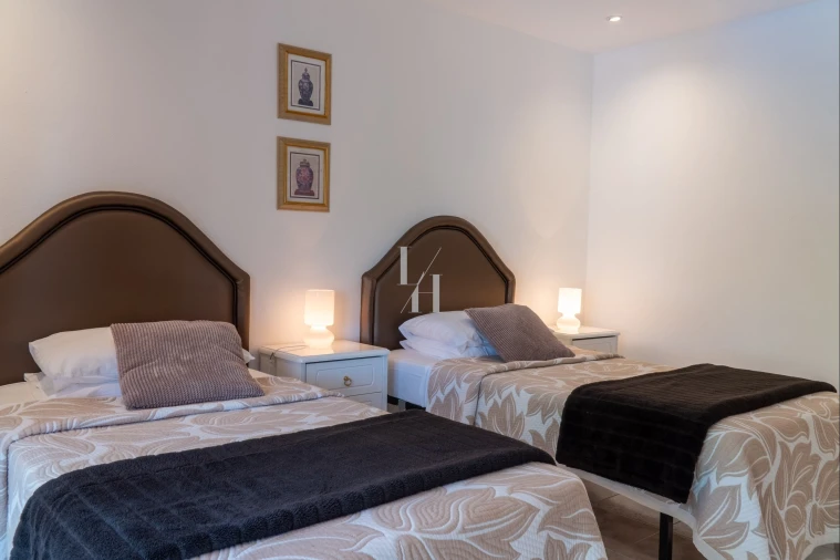 Moradia T6 para Venda em Armação de Pera Foto 10