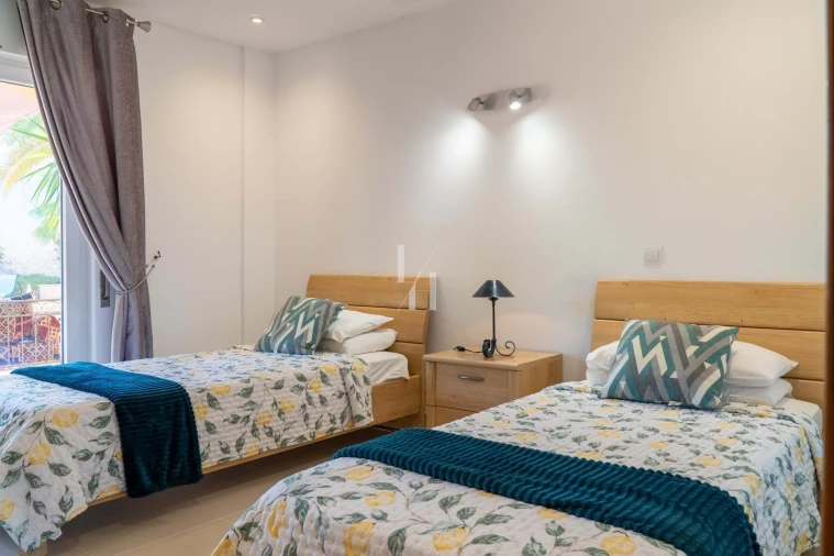 Moradia T6 para Venda em Armação de Pera Foto 21