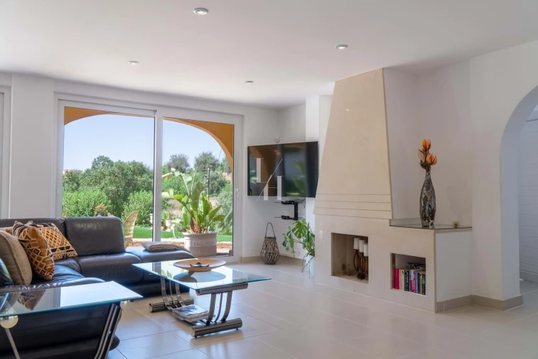 Moradia T6 para Venda em Armação de Pera Foto 6