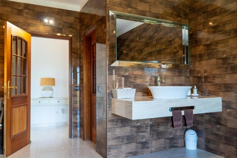 Moradia T6 para Venda em Armação de Pera Foto 18