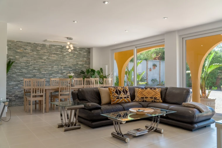 Moradia T6 para Venda em Armação de Pera Foto 5