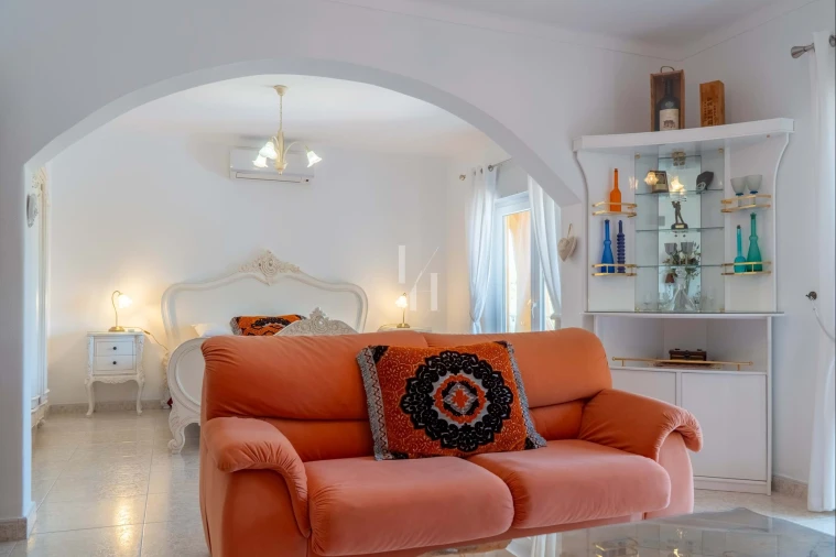 Moradia T6 para Venda em Armação de Pera Foto 8