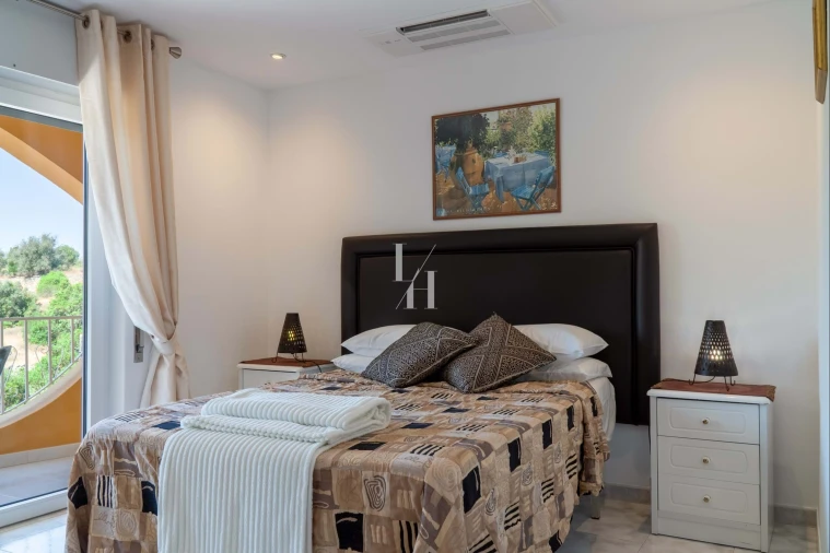 Moradia T6 para Venda em Armação de Pera Foto 14