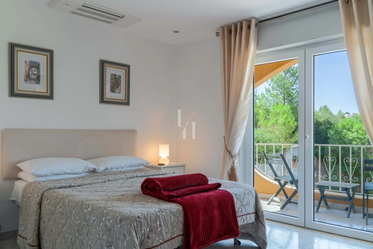 Moradia T6 para Venda em Armação de Pera Foto 13