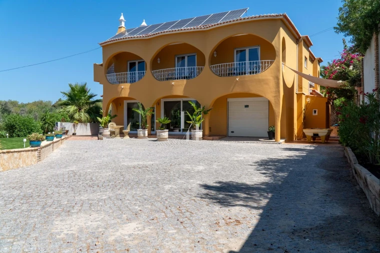 Moradia T6 para Venda em Armação de Pera Foto 3