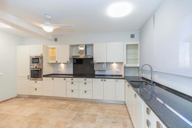 Apartamento T4 para Venda em Quarteira Foto 11