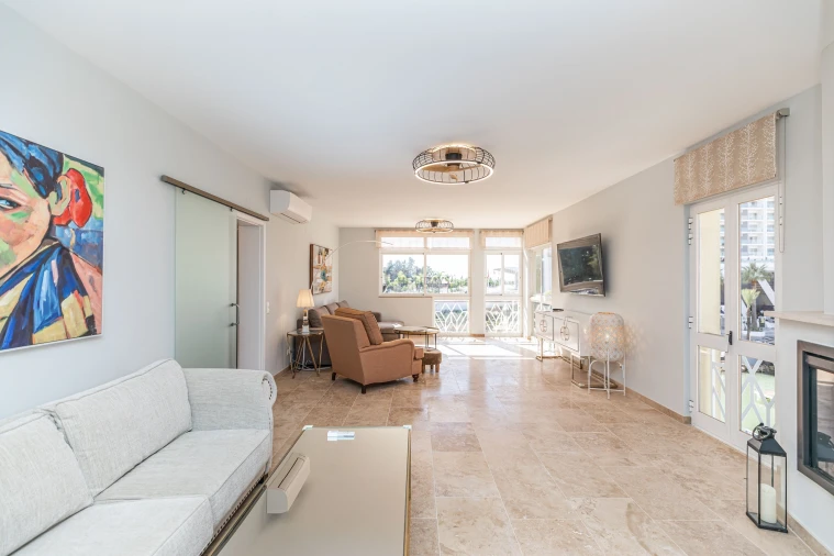 Apartamento T4 para Venda em Quarteira Foto 5