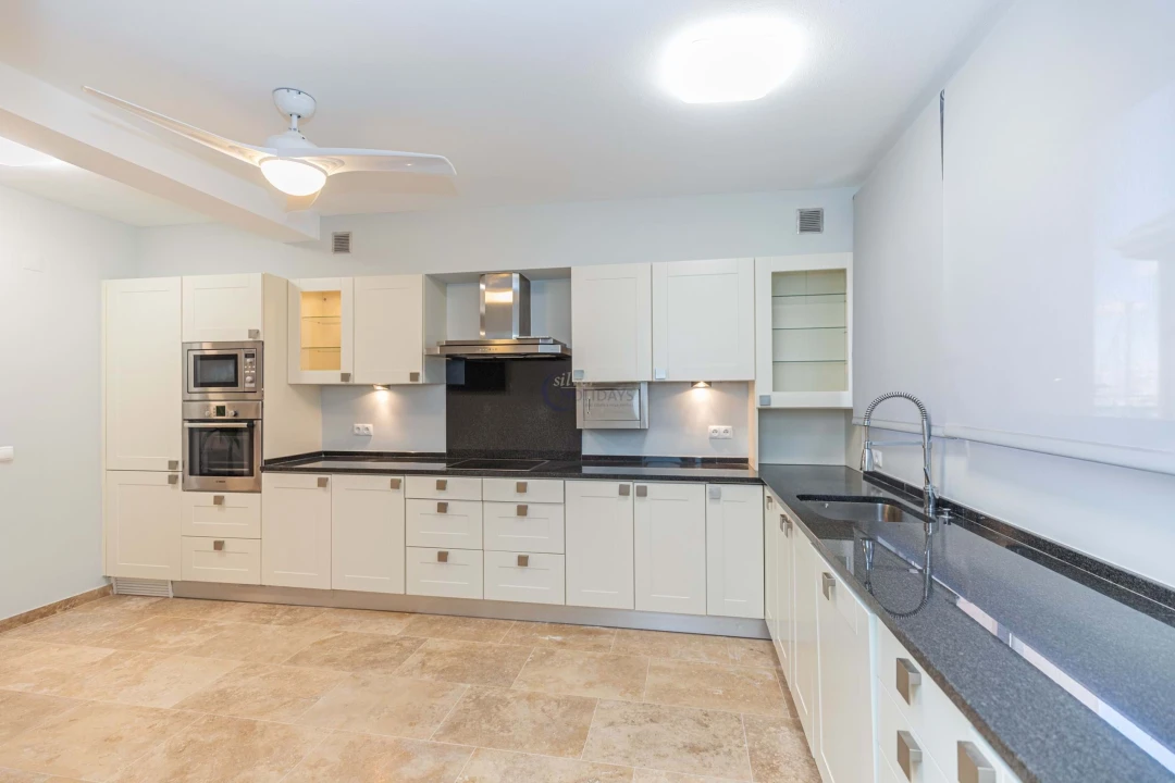 Apartamento T4 para Venda em Quarteira Foto 11