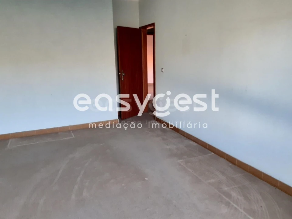 Moradia T4 para Venda em Girabolhos Foto 3