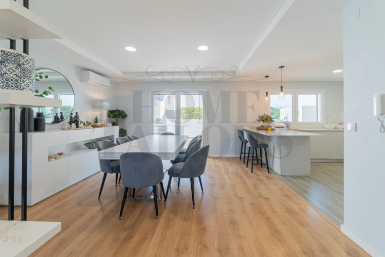 Moradia T3 para Venda em Ramada e Caneças Foto 8