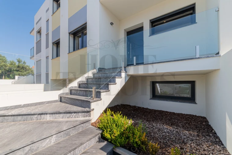 Moradia T3 para Venda em Ramada e Caneças Foto 5