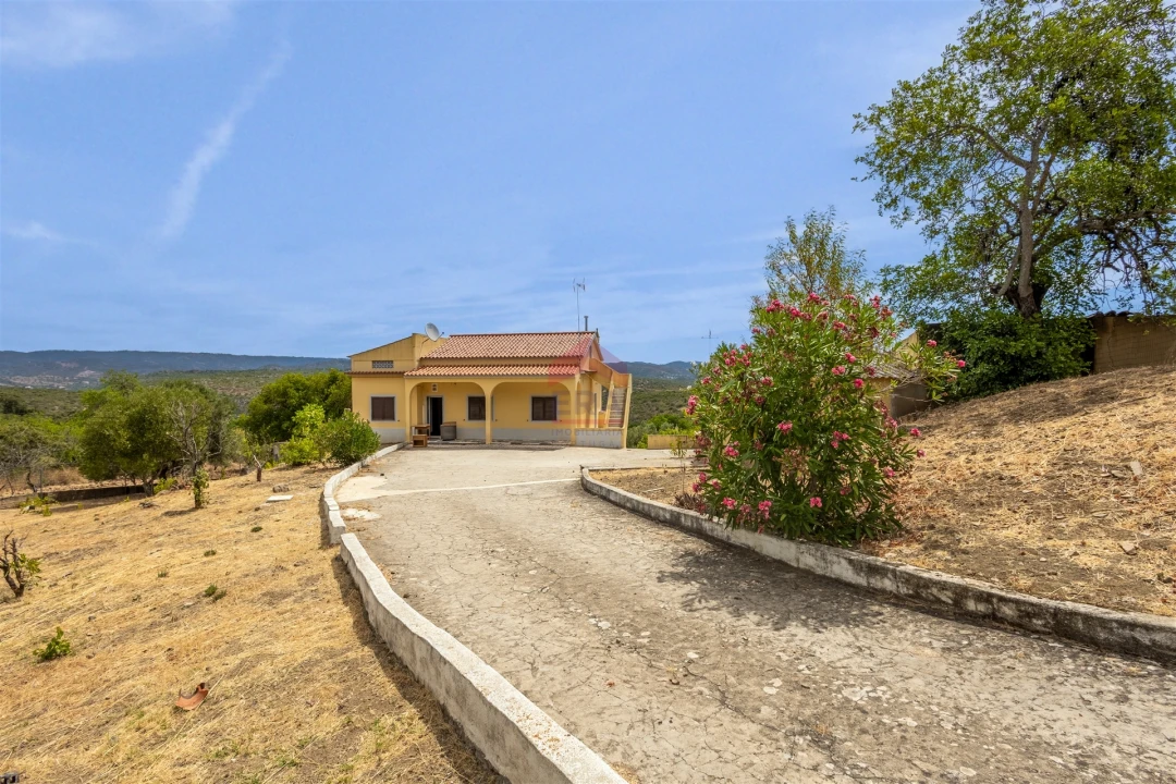 Moradia T3 para Venda em Salir Foto 1