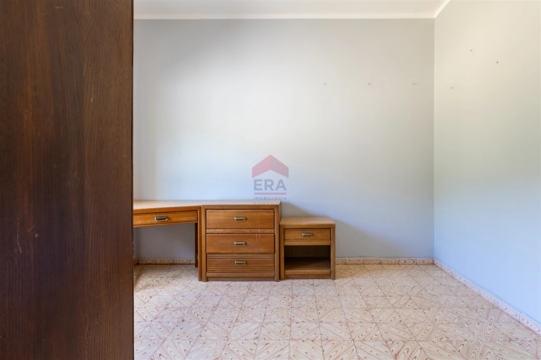 Moradia T3 para Venda em Salir Foto 17