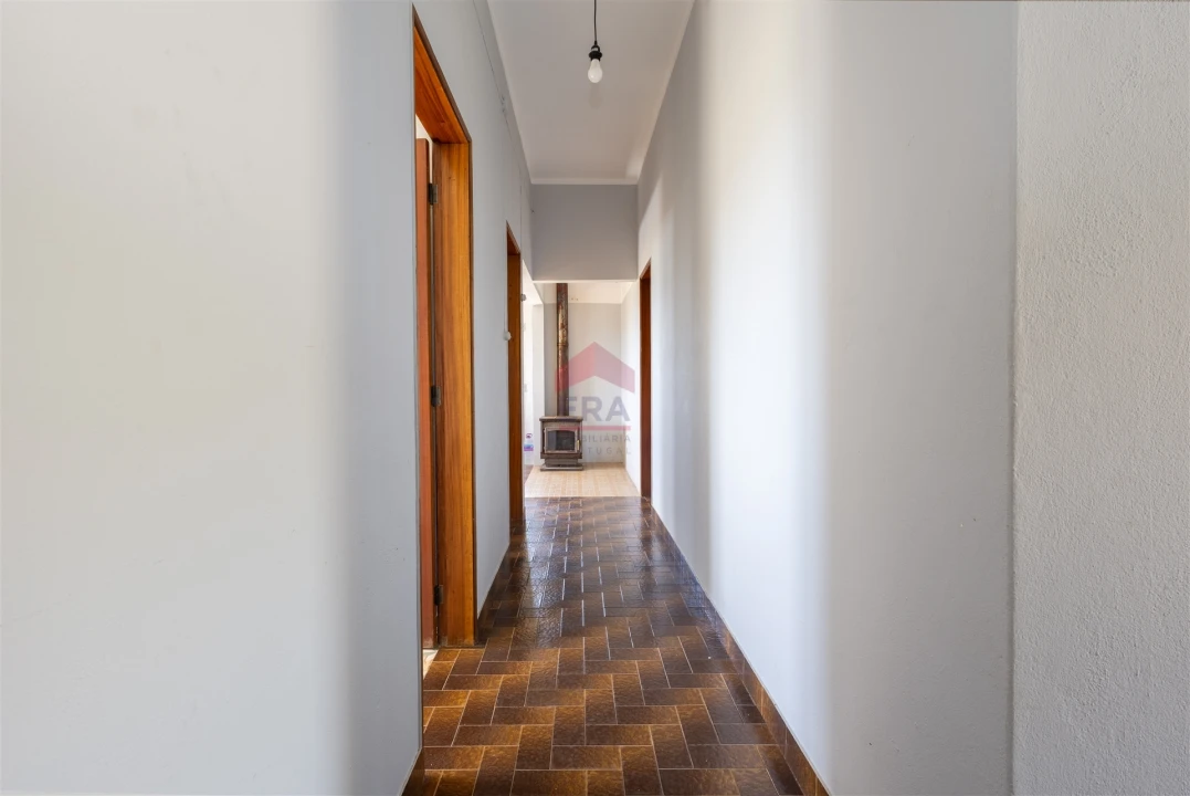 Moradia T3 para Venda em Salir Foto 9