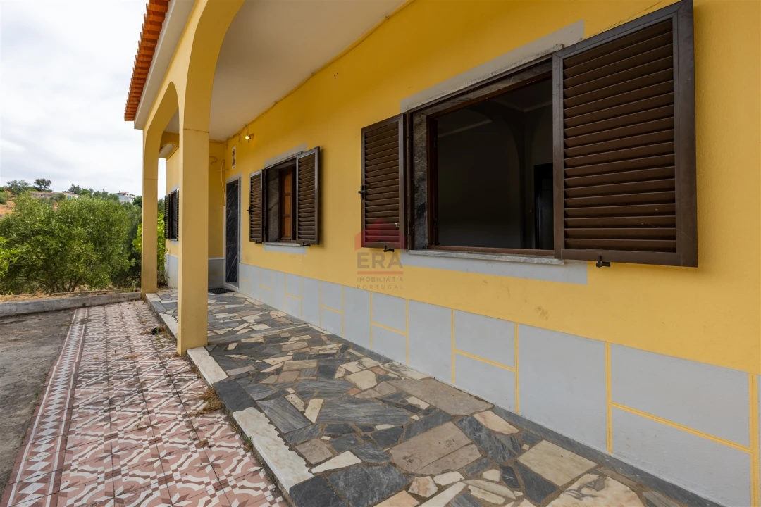 Moradia T3 para Venda em Salir Foto 4