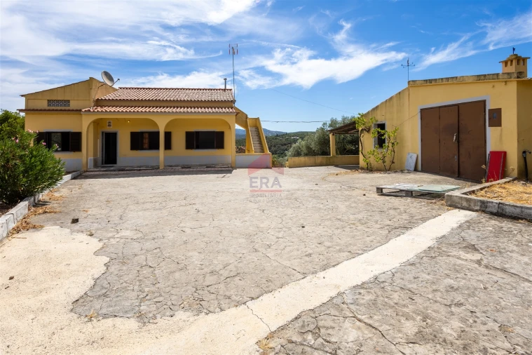 Moradia T3 para Venda em Salir Foto 3