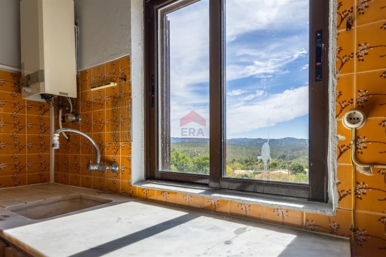 Moradia T3 para Venda em Salir Foto 12