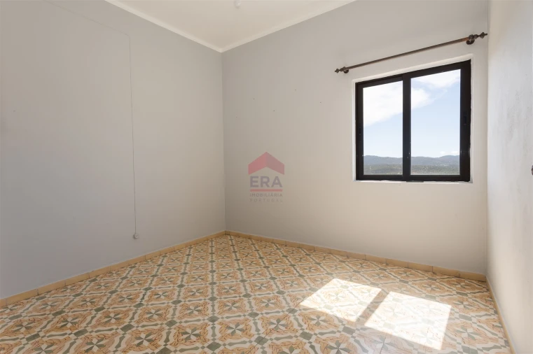 Moradia T3 para Venda em Salir Foto 16