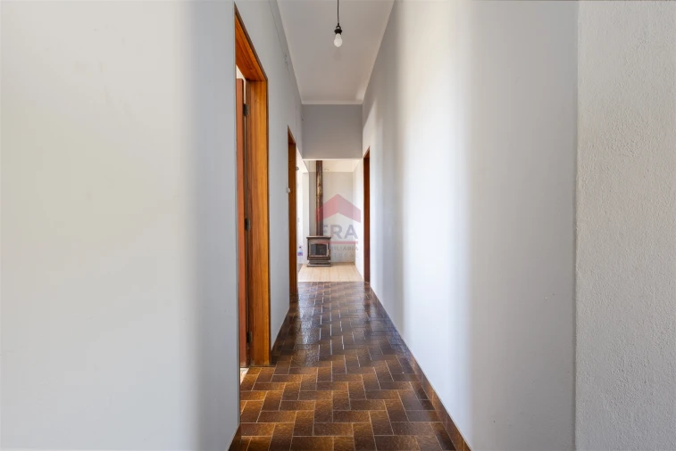 Moradia T3 para Venda em Salir Foto 9