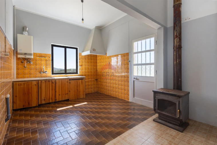 Moradia T3 para Venda em Salir Foto 10