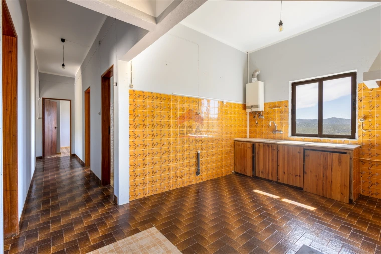 Moradia T3 para Venda em Salir Foto 11